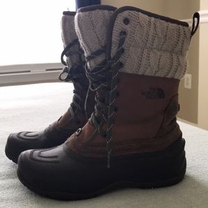 The north face snow boots size 7
